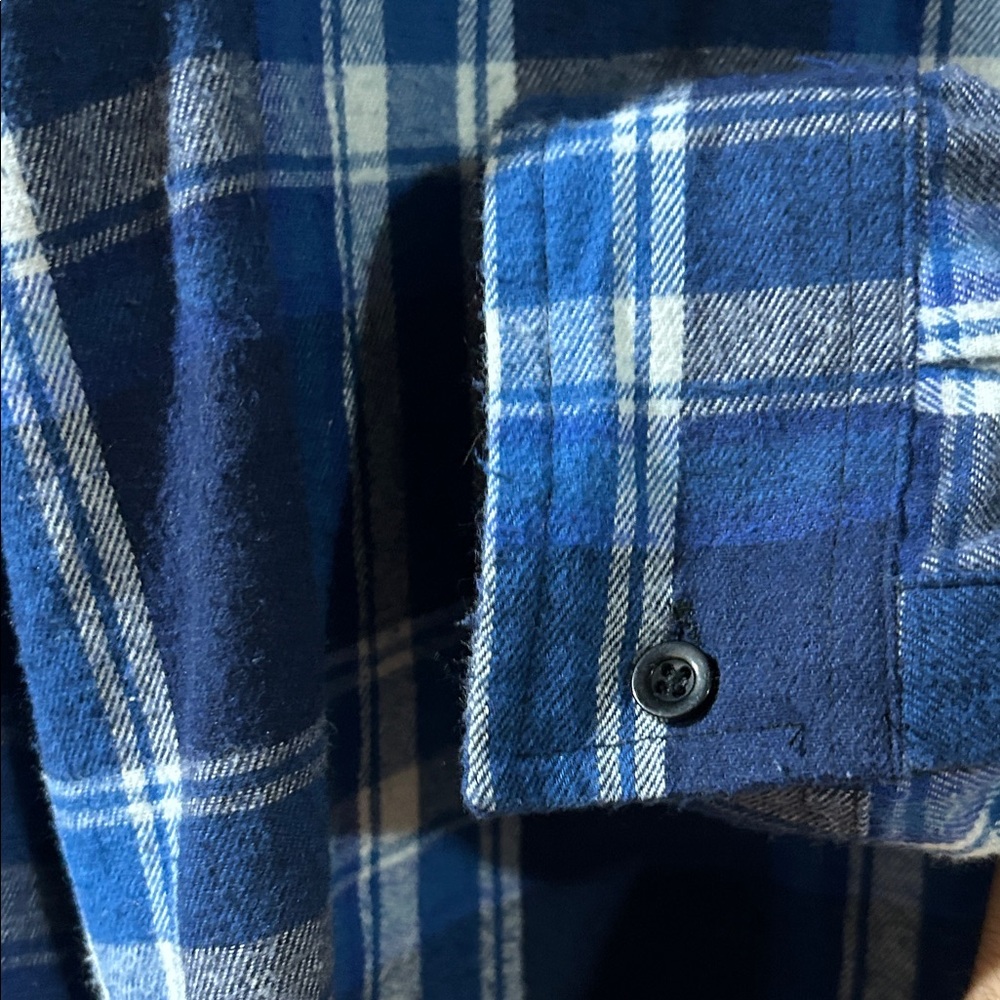 Bud Light XXL Flannel is excellent condition - Picture 5 of 5